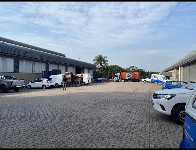 1,878M² WAREHOUSE TO LET IN NEW GERMANY